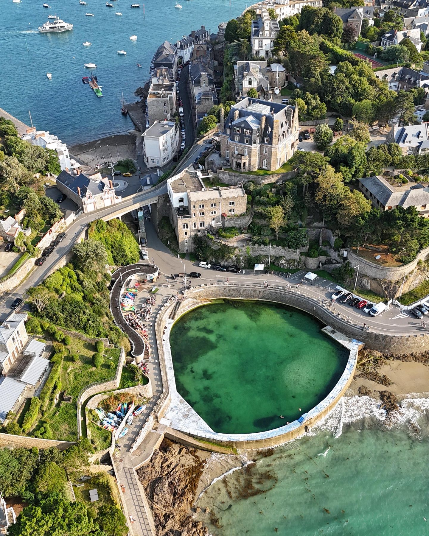 A coastal town around a circular sea pool